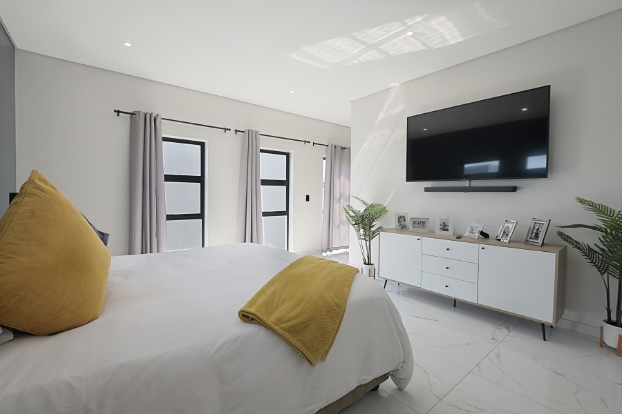 5 Bedroom Property for Sale in Sandown Western Cape